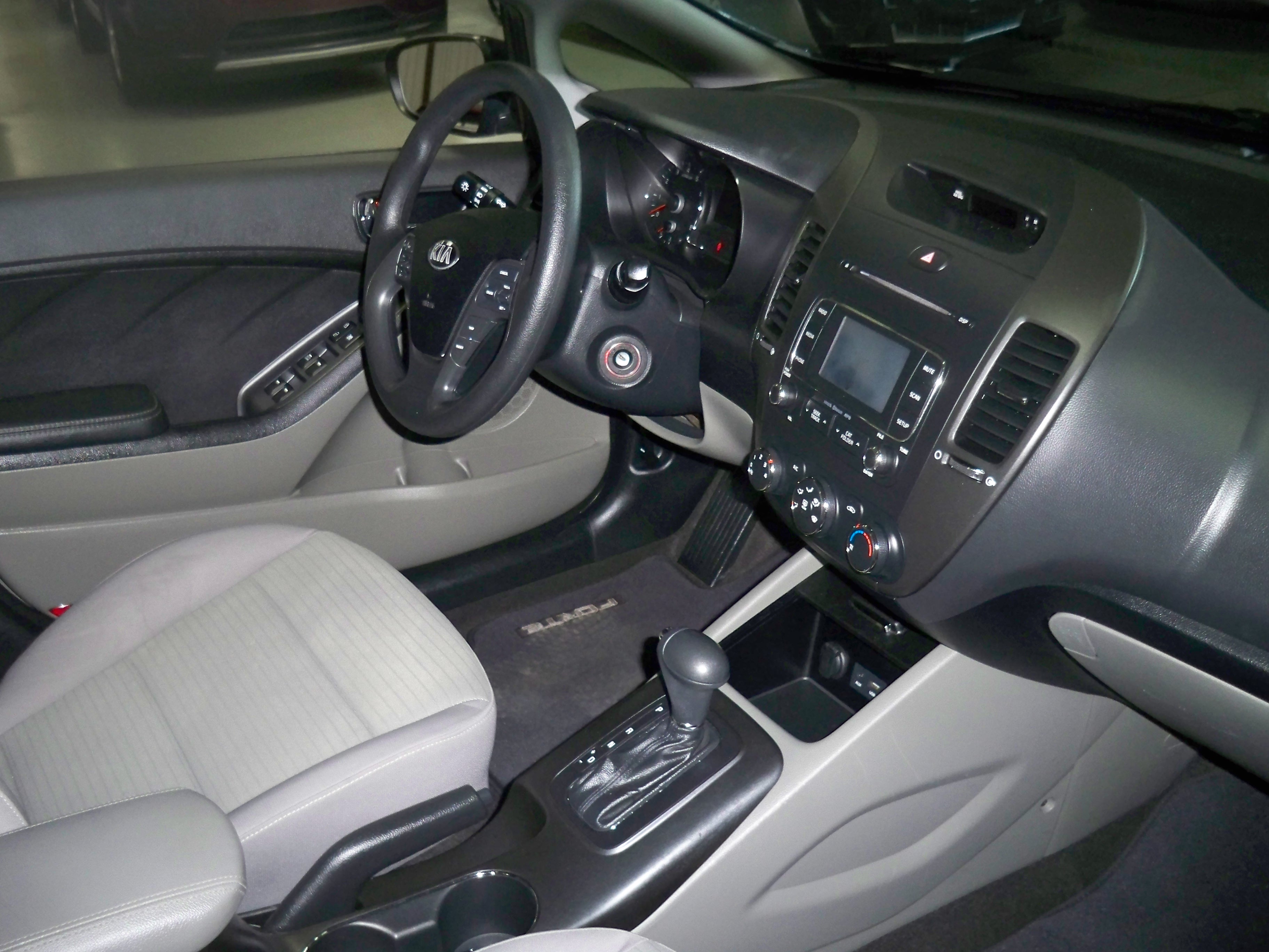 2016 Kia Forte LX - Photo 11