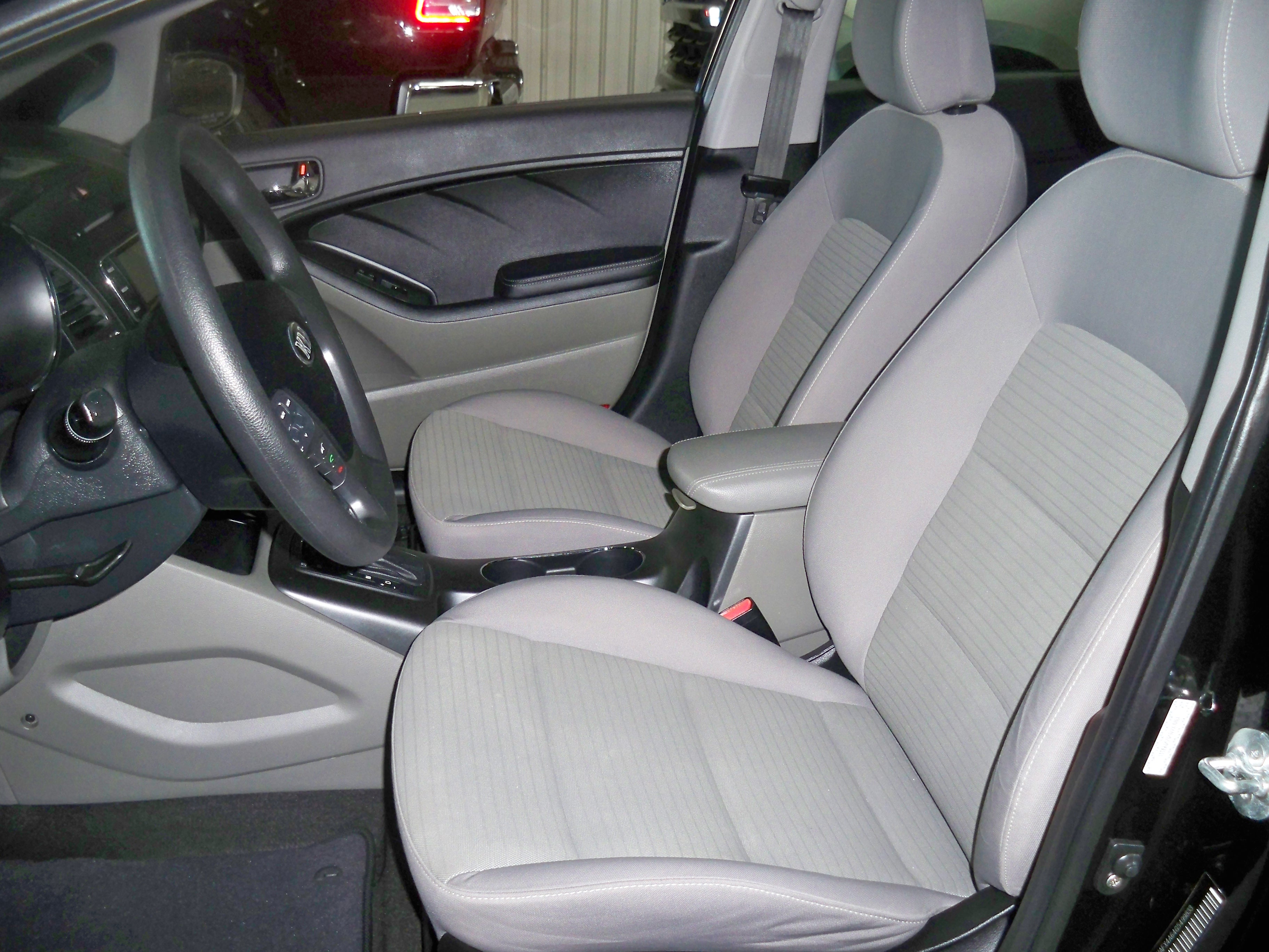 2016 Kia Forte LX - Photo 8