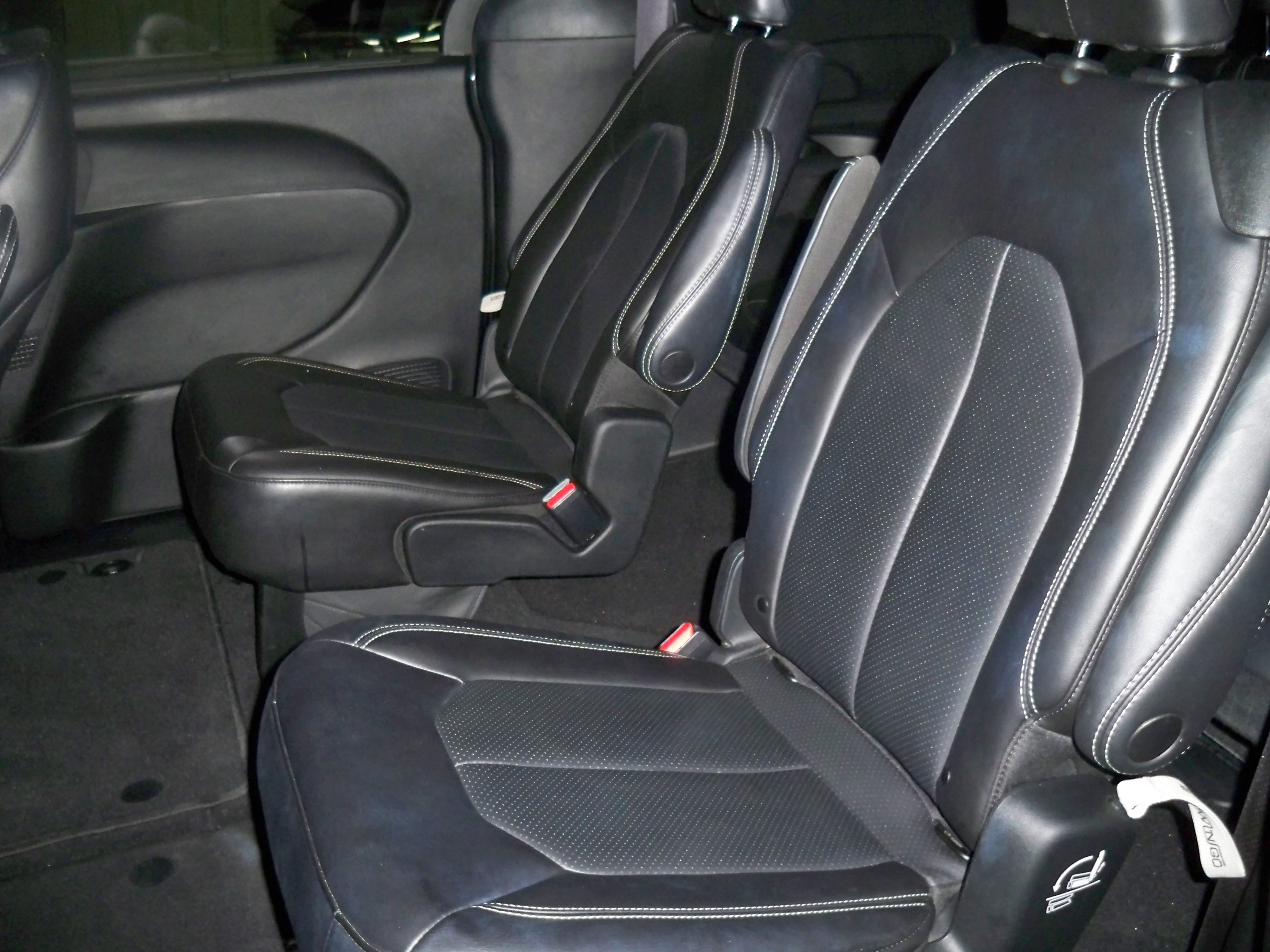 2023 Chrysler Pacifica Touring L photo 10