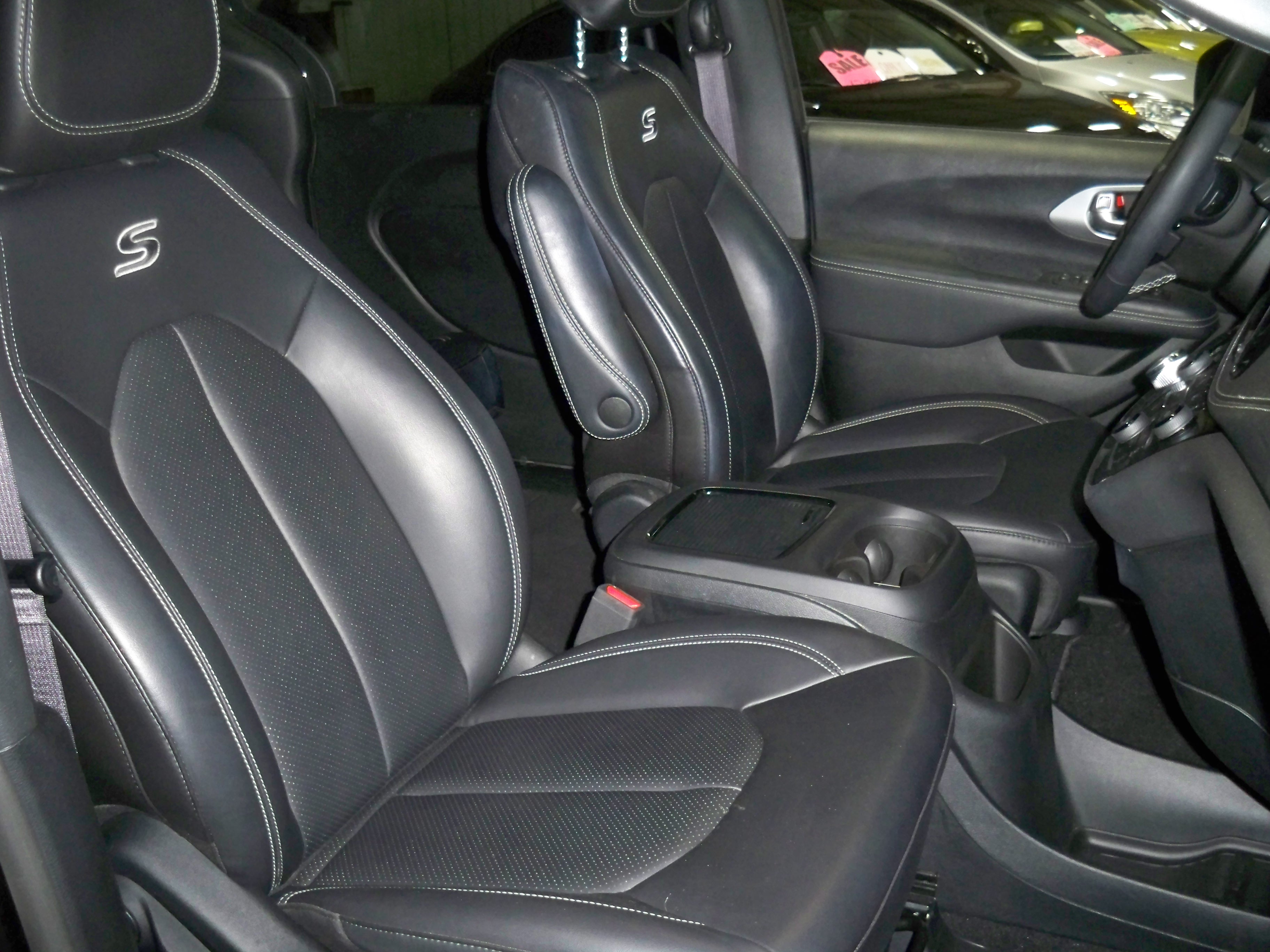 2023 Chrysler Pacifica Touring L photo 13