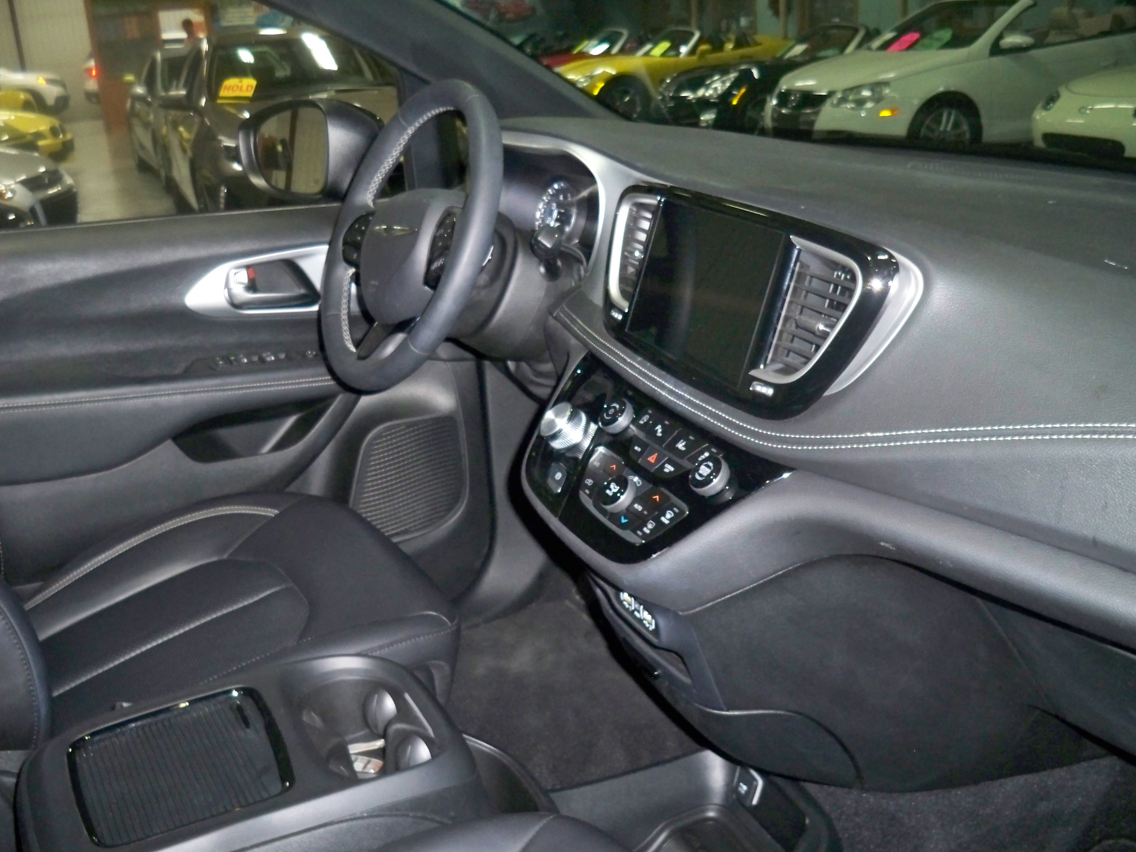 2023 Chrysler Pacifica Touring L photo 14