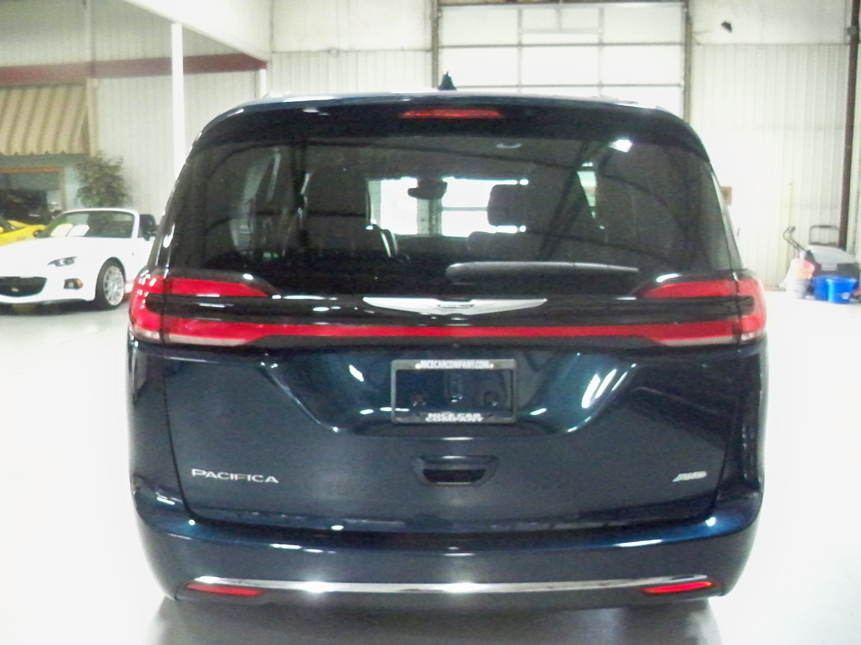 2022 Chrysler Pacifica Touring L photo 3