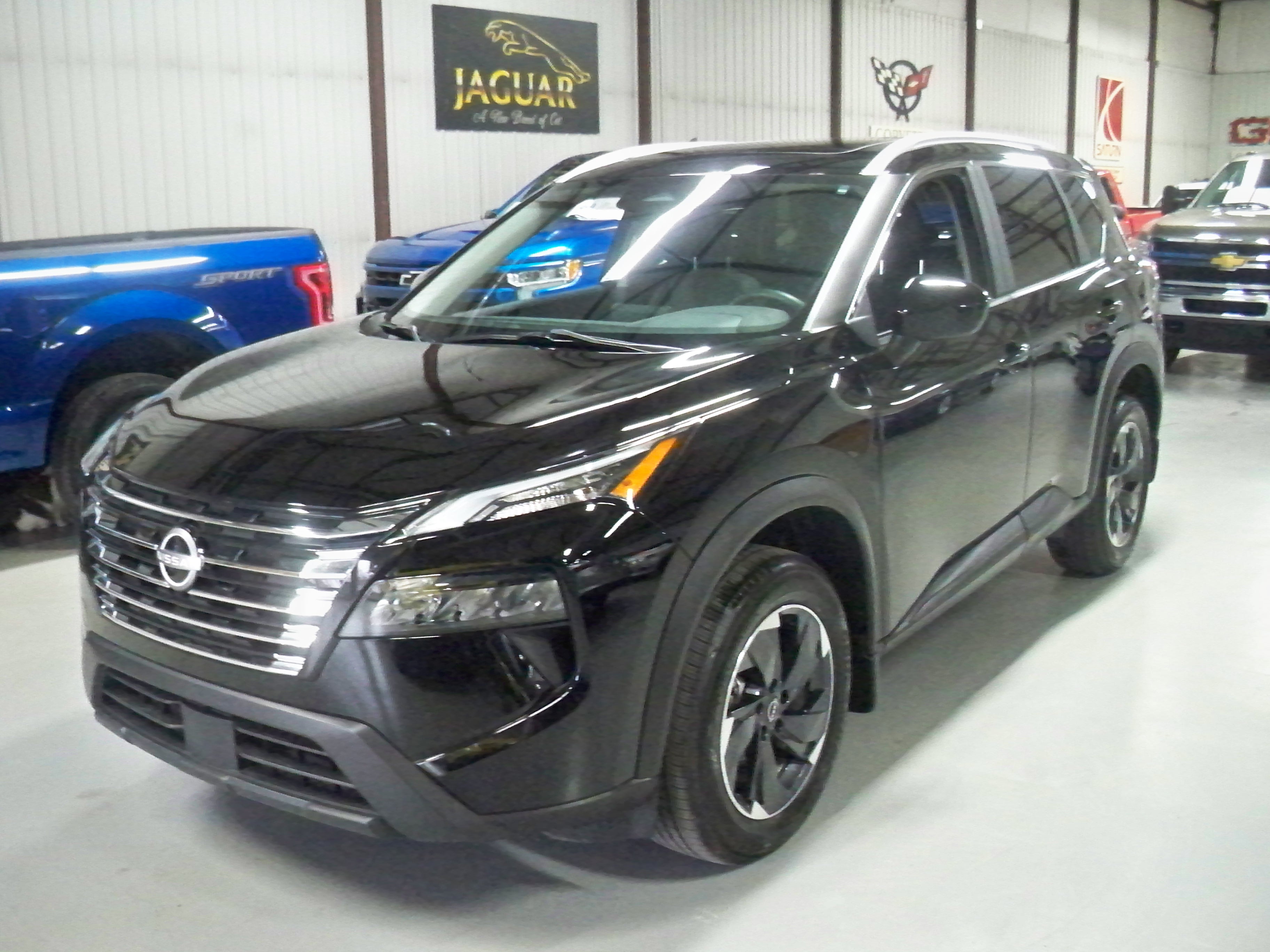 Used 2024 Nissan Rogue SV AWD