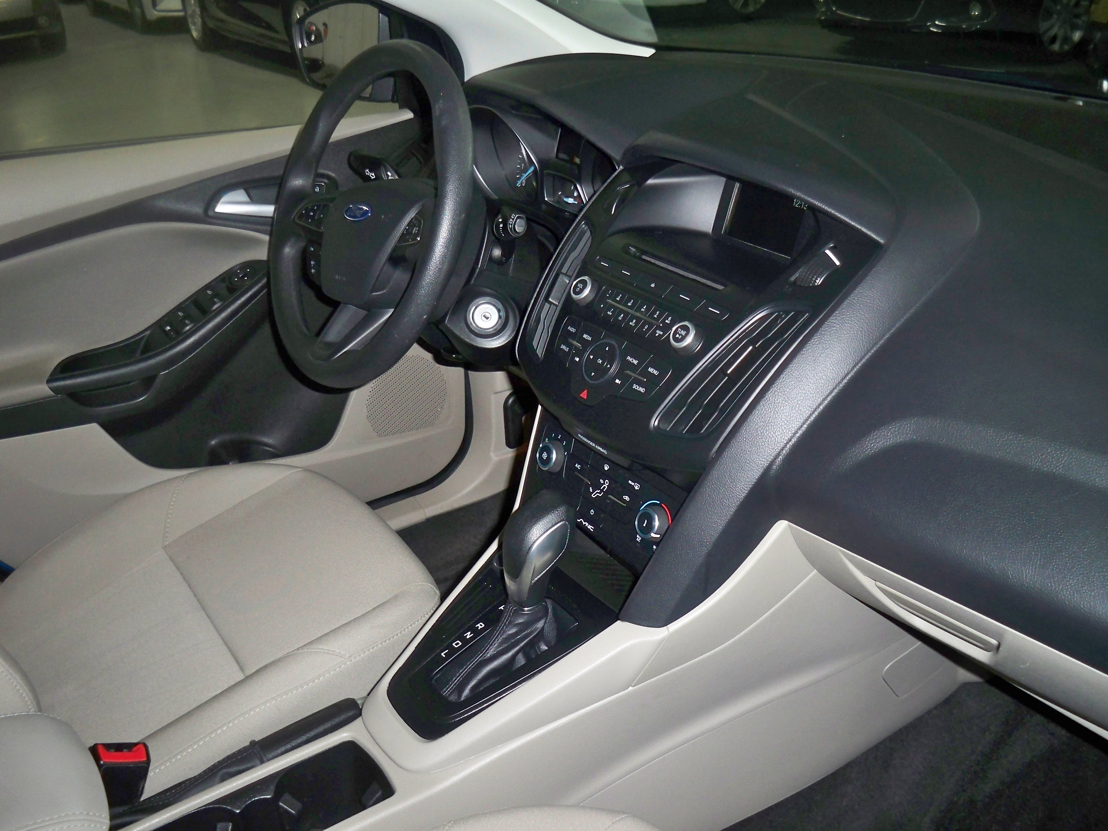 2017 Ford Focus SE - Photo 12