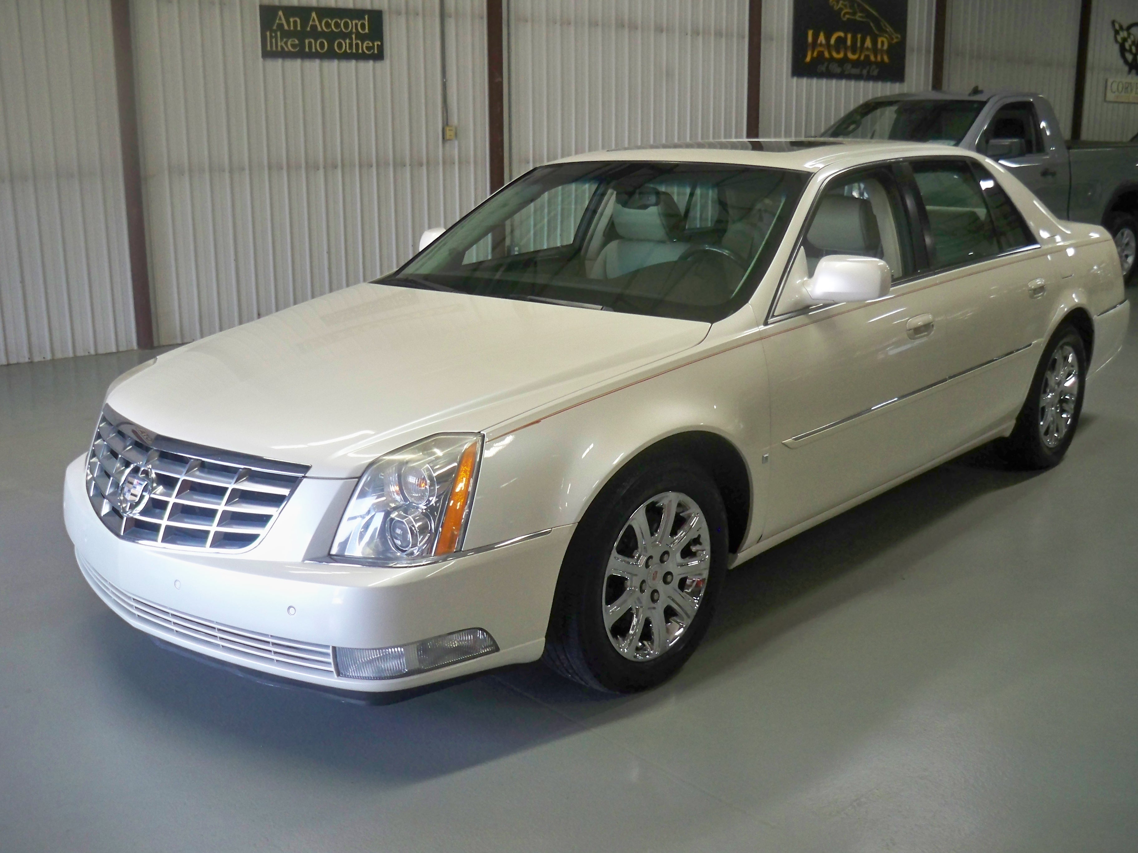 2008 Cadillac DTS V8's photo